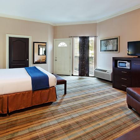 Holiday Inn Express Benicia By Ihg חדר תמונה
